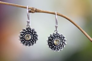 Joyas con piedras de nacimiento para mamá: 3 ideas de regalos conmovedoras