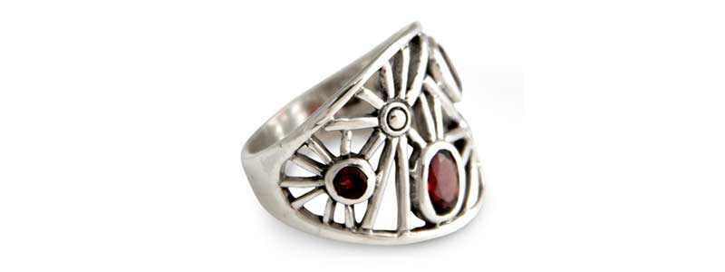 How to find her ring size