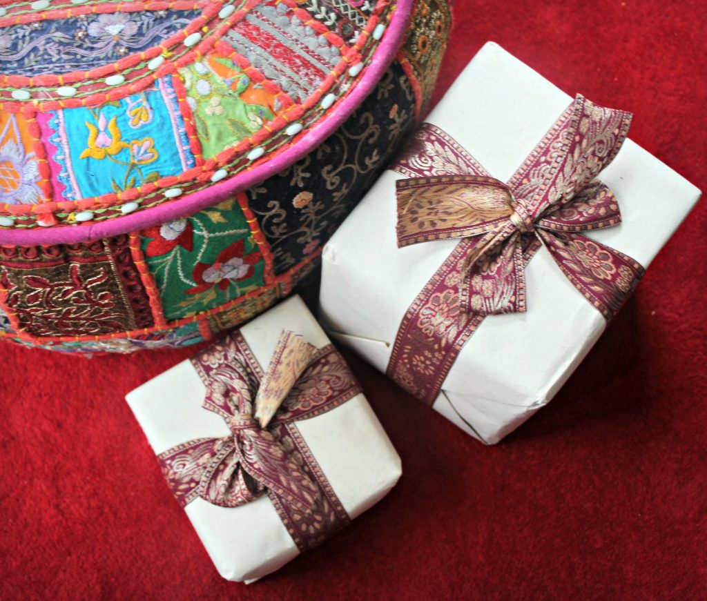 novica gift wrap