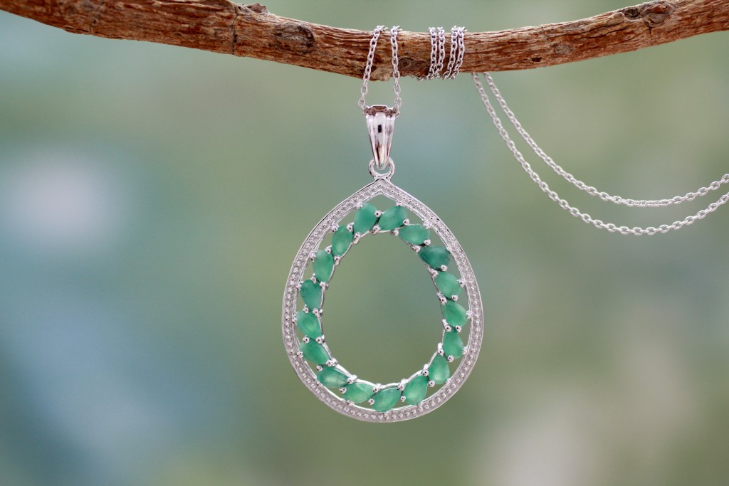 emerald teardrop necklace