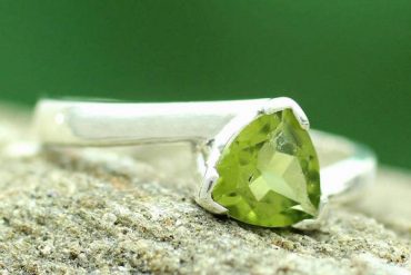'Scintillating Jaipur' Solitaire Peridot Ring Crafted in Sterling Silver, peridot, peridot ring, birthstone, birthstone jewelry