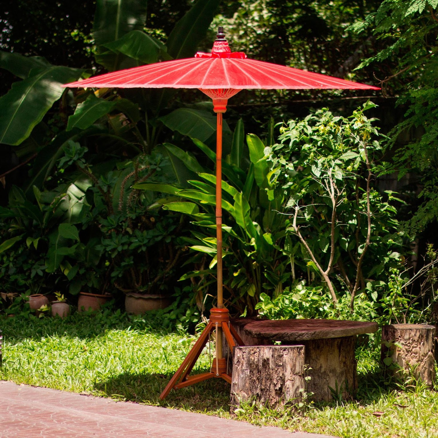 https://www.novica.com/p/bright-red-decorative-outdoor-umbrella/226572/