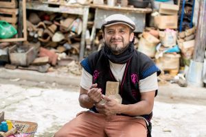 Lo que un tallador guatemalteco puede enseñarnos sobre las verdaderas causas de la inmigración