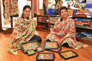 Los artesanos indios celebran la paz y la verdad en tiempos difíciles