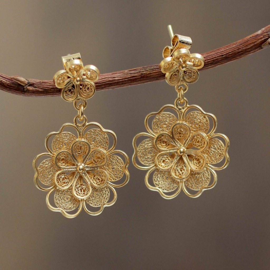 gold earrings Designs | simple | Antique | for wedding | Indian daily wear  simple | Indian jhum… | Gold earrings models, Simple gold earrings, Gold earrings  designs